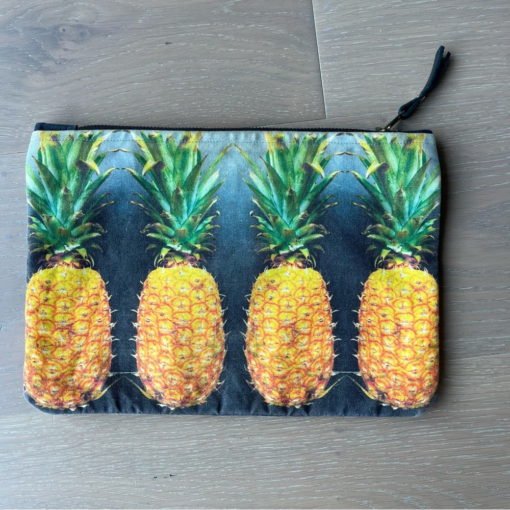 Cute clutch